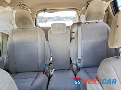 Zdjęcie 10 z 13 samochodu: 2018 TOYOTA SIENNA LE VIN:5TDKZ3DC2JS963677 - miniatura
