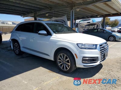 Czwarte zdjęcie samochodu z boku: 2017 AUDI Q7 PREMIUM PLUS VIN:WA1LAAF7XHD022736 - miniatura