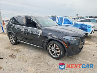 Czwarte zdjęcie samochodu z boku: 2024 BMW X5 XDRIVE40I VIN:5UX23EU0XR9T96629 - miniatura
