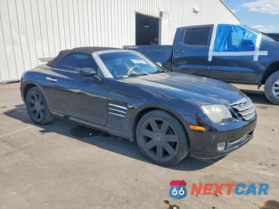 Czwarte zdjęcie samochodu z boku: 2005 CHRYSLER CROSSFIRE LIMITED VIN:1C3AN65LX5X058390 - miniatura