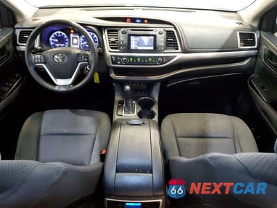 Zdjęcie 8 z 13 samochodu: 2019 TOYOTA HIGHLANDER LE VIN:5TDBZRFH1KS916654 - miniatura