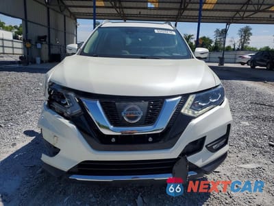 Piąte zdjęcie samochodu w środku: 2017 NISSAN ROGUE SL VIN:5N1AT2MT6HC764677 - miniatura