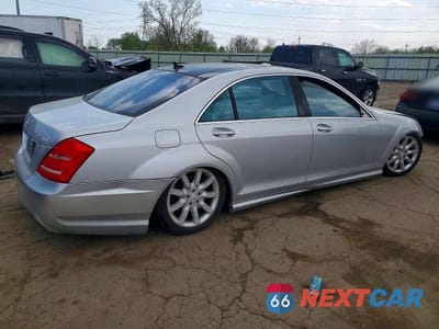 Trzecie zdjęcie samochodu z tyłu: 2013 MERCEDES-BENZ S 550 4MATIC VIN:WDDNG9EB4DA535533 - miniatura