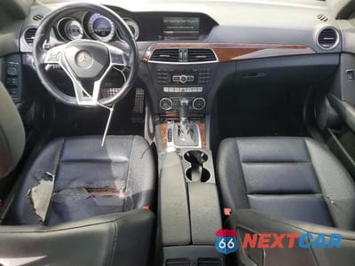 Zdjęcie 8 z 12 samochodu: 2013 MERCEDES-BENZ C 300 4MATIC VIN:WDDGF8AB3DG128621 - miniatura