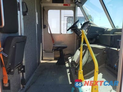 Zdjęcie 7 z 13 samochodu: 2008 FORD ECONOLINE E450 SUPER DUTY COMMERCIAL STRIPPED CHASSIS VIN:1FCLE49L98DA74217 - miniatura