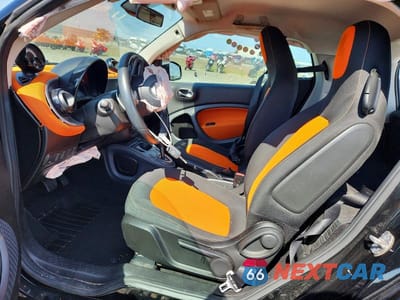Zdjęcie 7 z 12 samochodu: 2016 SMART FORTWO VIN:WMEFJ5DA7GK051762 - miniatura