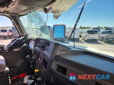 Piąte zdjęcie samochodu w środku: 2020 INTERNATIONAL MV607 BOX TRUCK VIN:1HTEUMMN0LH873781 - miniatura