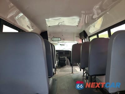 Zdjęcie 6 z 10 samochodu: 2012 CHEVROLET MVP - SCHOOL BUS VIN:1GB0G2BA7C1177399 - miniatura