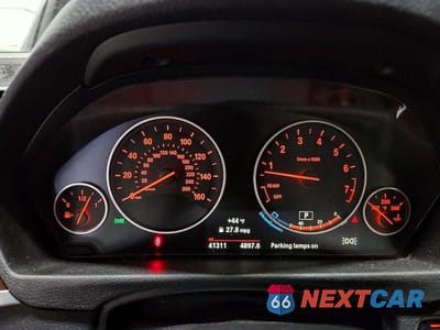 Zdjęcie 9 z 12 samochodu: 2018 BMW 330 XI VIN:WBA8D9C51JA615118 - miniatura