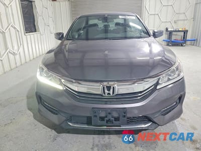 Piąte zdjęcie samochodu w środku: 2017 HONDA ACCORD SPORT VIN:1HGCR2F60HA110127 - miniatura