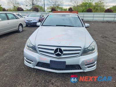Piąte zdjęcie samochodu w środku: 2012 MERCEDES-BENZ C 300 4MATIC VIN:WDDGF8BBXCR209553 - miniatura