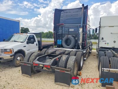 Czwarte zdjęcie samochodu z boku: 2012 VOLVO VN VNL VIN:4V4NC9EH7CN560092 - miniatura