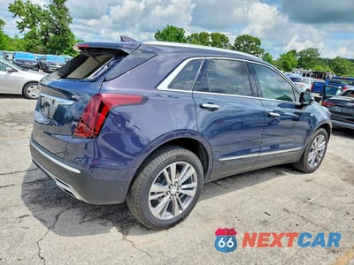 Trzecie zdjęcie samochodu z tyłu: 2025 CADILLAC XT5 PREMIUM LUXURY VIN:1GYKNDR49SZ148454 - miniatura
