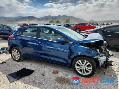 Czwarte zdjęcie samochodu z boku: 2014 HYUNDAI ELANTRA GT BASE VIN:KMHD35LH0EU229779 - miniatura