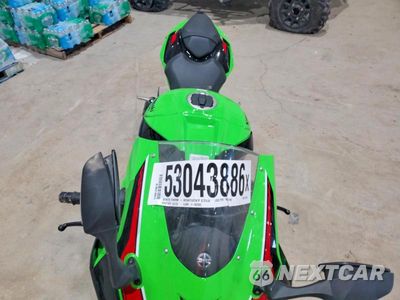 Piąte zdjęcie samochodu w środku: 2024 KAWASAKI ZX1002 L VIN:JKBZXVL19RA011452 - miniatura