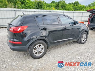 Trzecie zdjęcie samochodu z tyłu: 2012 KIA SPORTAGE BASE VIN:KNDPB3A23C7320032 - miniatura