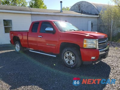 Czwarte zdjęcie samochodu z boku: 2011 CHEVROLET SILVERADO K1500 LT VIN:1GCRKSE38BZ202552 - miniatura