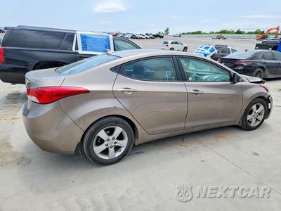 Trzecie zdjęcie samochodu z tyłu: 2013 HYUNDAI ELANTRA VIN:5NPDH4AE8DH331221 - miniatura