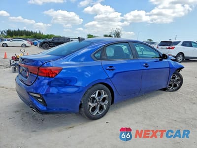 Trzecie zdjęcie samochodu z tyłu: 2019 KIA FORTE LXS VIN:3KPF24AD3KE084211 - miniatura