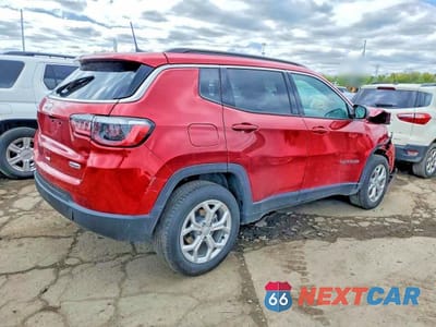 Trzecie zdjęcie samochodu z tyłu: 2024 JEEP COMPASS LATITUDE VIN:3C4NJDBN8RT137965 - miniatura