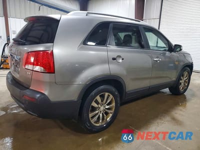 Trzecie zdjęcie samochodu z tyłu: 2011 KIA SORENTO EX VIN:5XYKUDA28BG059038 - miniatura