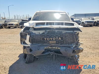 Piąte zdjęcie samochodu w środku: 2019 TOYOTA TUNDRA SR5 VIN:5TFDY5F13KX820803 - miniatura
