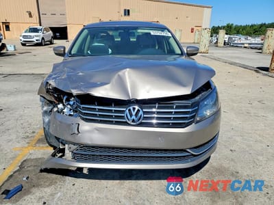 Piąte zdjęcie samochodu w środku: 2015 VOLKSWAGEN PASSAT SE VIN:1VWBV7A33FC038743 - miniatura