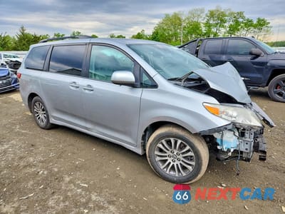 Czwarte zdjęcie samochodu z boku: 2019 TOYOTA SIENNA XLE 8-PASSENGER VIN:5TDYZ3DC0KS996799 - miniatura
