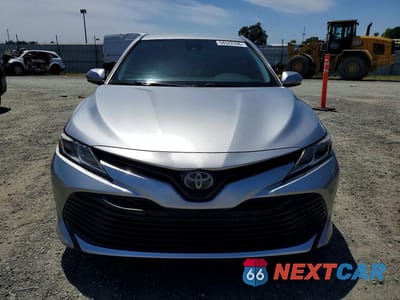 Piąte zdjęcie samochodu w środku: 2018 TOYOTA CAMRY LE VIN:JTNB11HK9J3025928 - miniatura
