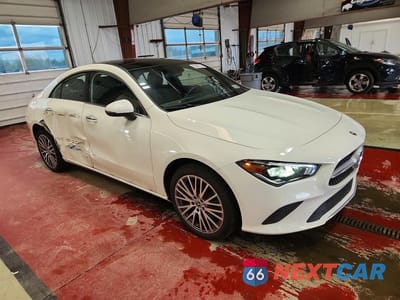 Czwarte zdjęcie samochodu z boku: 2022 MERCEDES-BENZ CLA 250 4MATIC VIN:W1K5J4HB7NN260296 - miniatura
