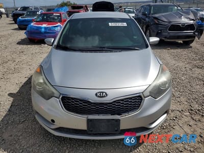Piąte zdjęcie samochodu w środku: 2015 KIA FORTE LX VIN:KNAFK4A67F5316339 - miniatura