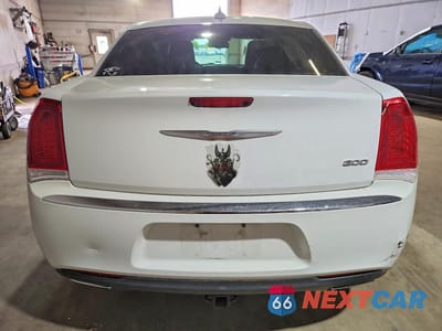 Zdjęcie 6 z 12 samochodu: 2016 CHRYSLER 300 LIMITED VIN:2C3CCAAG1GH211885 - miniatura