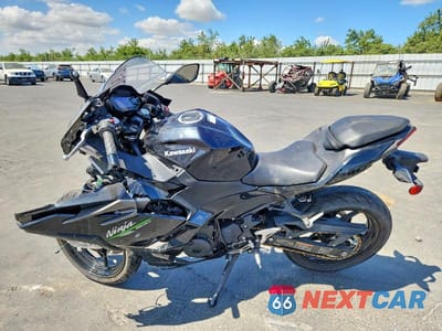 Trzecie zdjęcie samochodu z tyłu: 2024 KAWASAKI EX500 VIN:ML5EXGG1XRDA12135 - miniatura