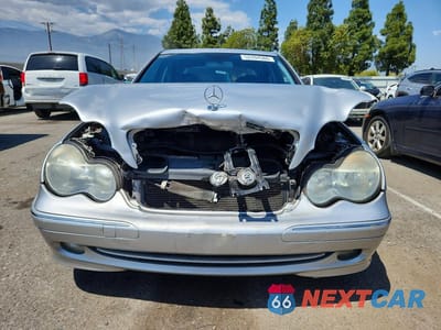 Piąte zdjęcie samochodu w środku: 2004 MERCEDES-BENZ C 230K SPORT SEDAN VIN:WDBRF40JX4F549745 - miniatura