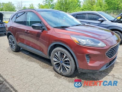 Czwarte zdjęcie samochodu z boku: 2021 FORD ESCAPE SE VIN:1FMCU9G67MUB00980 - miniatura