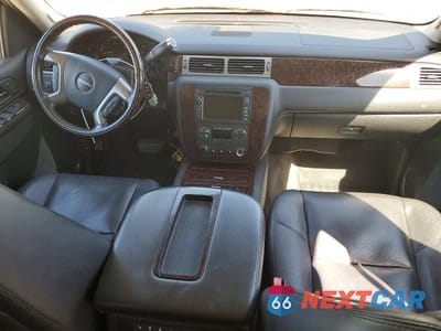 Zdjęcie 8 z 13 samochodu: 2011 GMC YUKON XL DENALI VIN:1GKS2MEF8BR382742 - miniatura