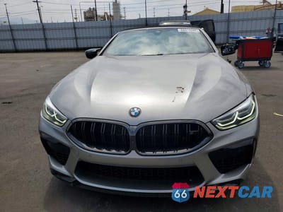 Piąte zdjęcie samochodu w środku: 2022 BMW M8 VIN:WBSDZ0C08NCJ30058 - miniatura