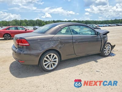 Trzecie zdjęcie samochodu z tyłu: 2015 VOLKSWAGEN EOS KOMFORT VIN:WVWBW8AHXFV005633 - miniatura