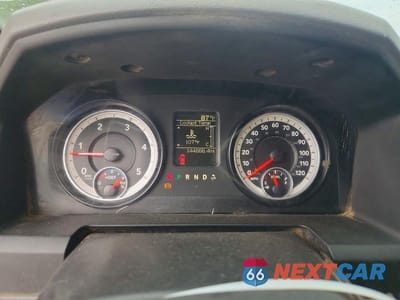 Zdjęcie 9 z 12 samochodu: 2014 RAM 5500 BOX TRUCK VIN:3C7WRMDL4EG204902 - miniatura