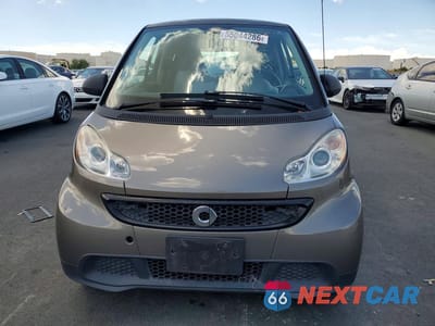 Piąte zdjęcie samochodu w środku: 2013 SMART FORTWO PURE VIN:WMEEJ3BA6DK613892 - miniatura