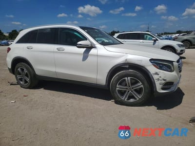 Czwarte zdjęcie samochodu z boku: 2018 MERCEDES-BENZ GLC 300 VIN:WDC0G4JB9JV076219 - miniatura