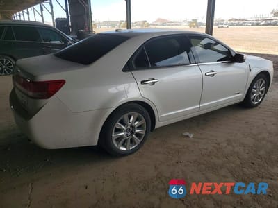 Trzecie zdjęcie samochodu z tyłu: 2011 LINCOLN MKZ HYBRID VIN:3LNDL2L31BR762388 - miniatura