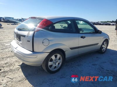 Trzecie zdjęcie samochodu z tyłu: 2002 FORD FOCUS ZX3 VIN:3FAFP31332R225165 - miniatura
