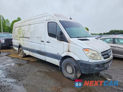 Czwarte zdjęcie samochodu z boku: 2011 MERCEDES-BENZ SPRINTER 2500 VIN:WD3PE8CC1B5531728 - miniatura