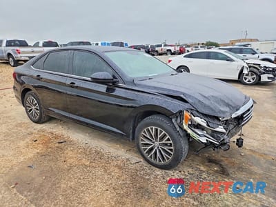 Czwarte zdjęcie samochodu z boku: 2020 VOLKSWAGEN JETTA S VIN:3VWC57BU1LM095500 - miniatura