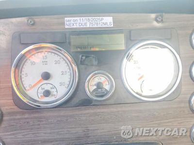 Zdjęcie 8 z 10 samochodu: 2014 FREIGHTLINER CORONADO - SEMI TRUCK VIN:3AKJGNDV4EDFT2932 - miniatura