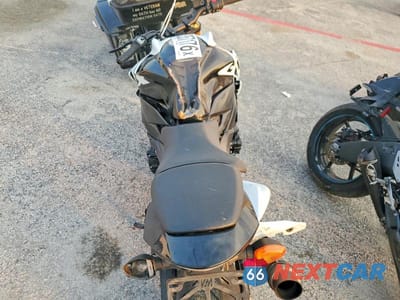 Zdjęcie 6 z 9 samochodu: 2023 SUZUKI GSX-S750 M VIN:JS1C533D2P7100160 - miniatura