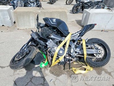 Trzecie zdjęcie samochodu z tyłu: 2025 YAMAHA MT09 VIN:JYARN94E2SA002666 - miniatura