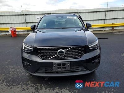 Piąte zdjęcie samochodu w środku: 2025 VOLVO XC40 PLUS VIN:YV4L12UC8S2464443 - miniatura