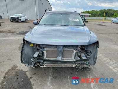 Piąte zdjęcie samochodu w środku: 2018 VOLKSWAGEN TIGUAN S VIN:3VV1B7AX2JM065855 - miniatura